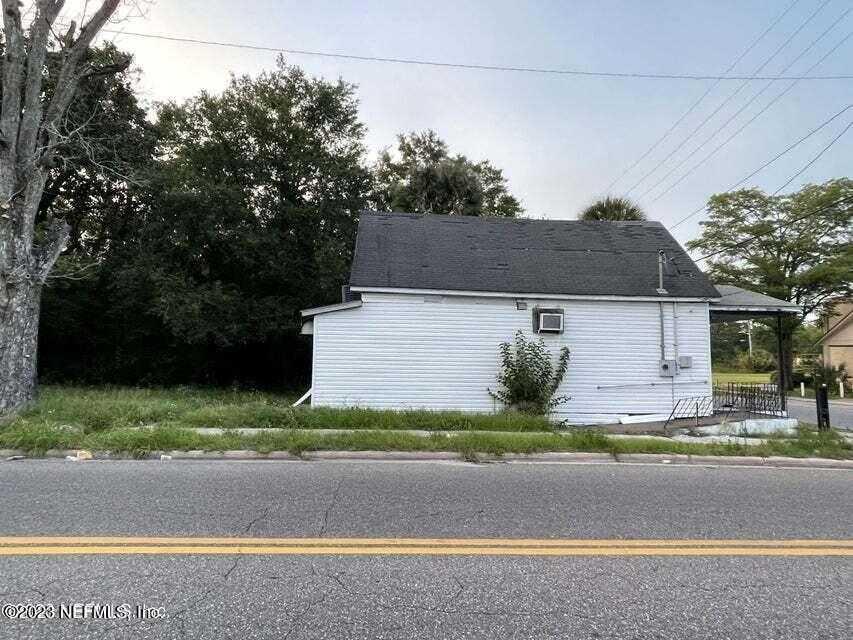 House 1843684060